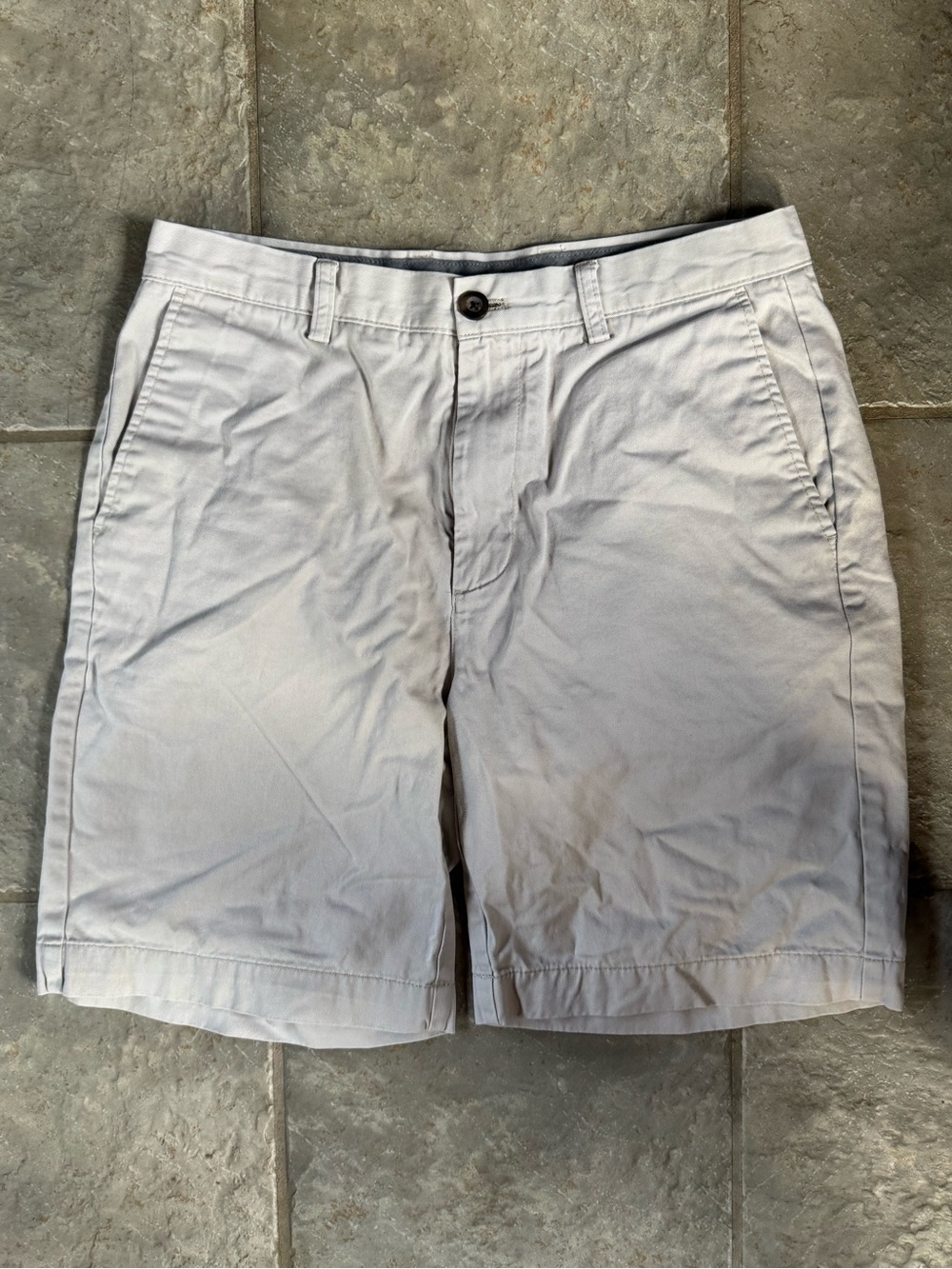 Amazon Essentials Men's Flat Front Chino Shorts — Light Gray